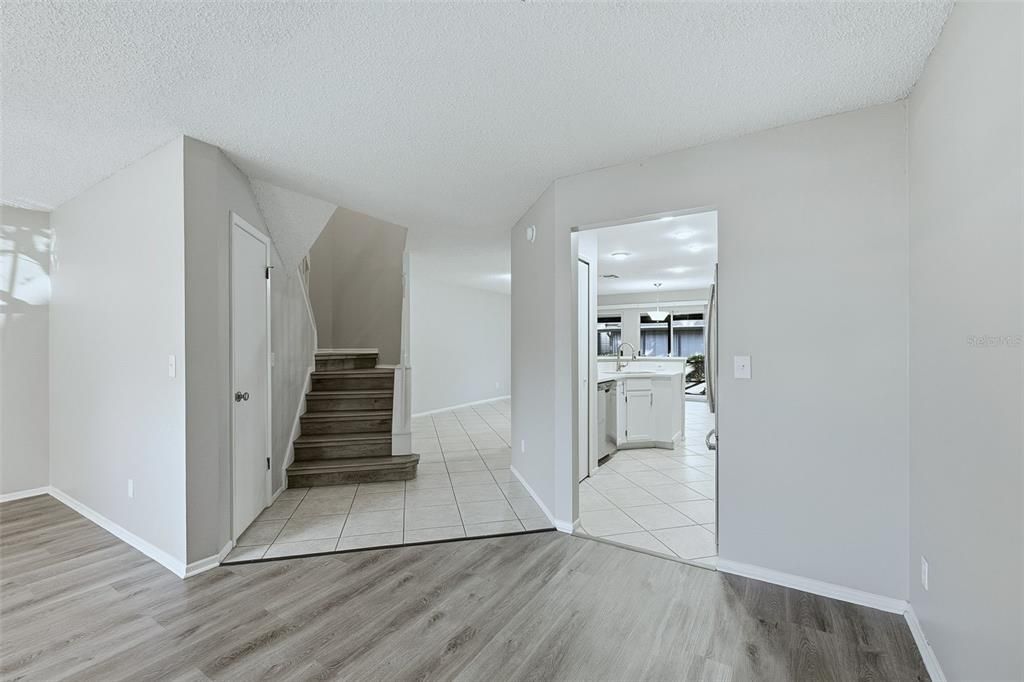 Active With Contract: $290,000 (3 beds, 2 baths, 1524 Square Feet)