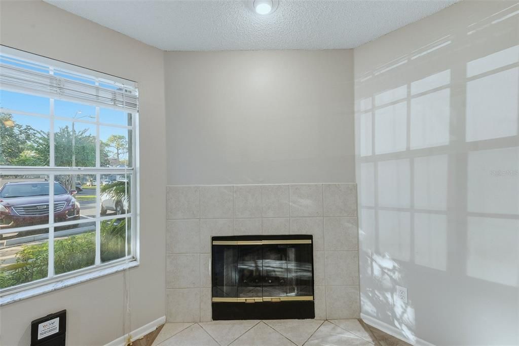 Active With Contract: $290,000 (3 beds, 2 baths, 1524 Square Feet)