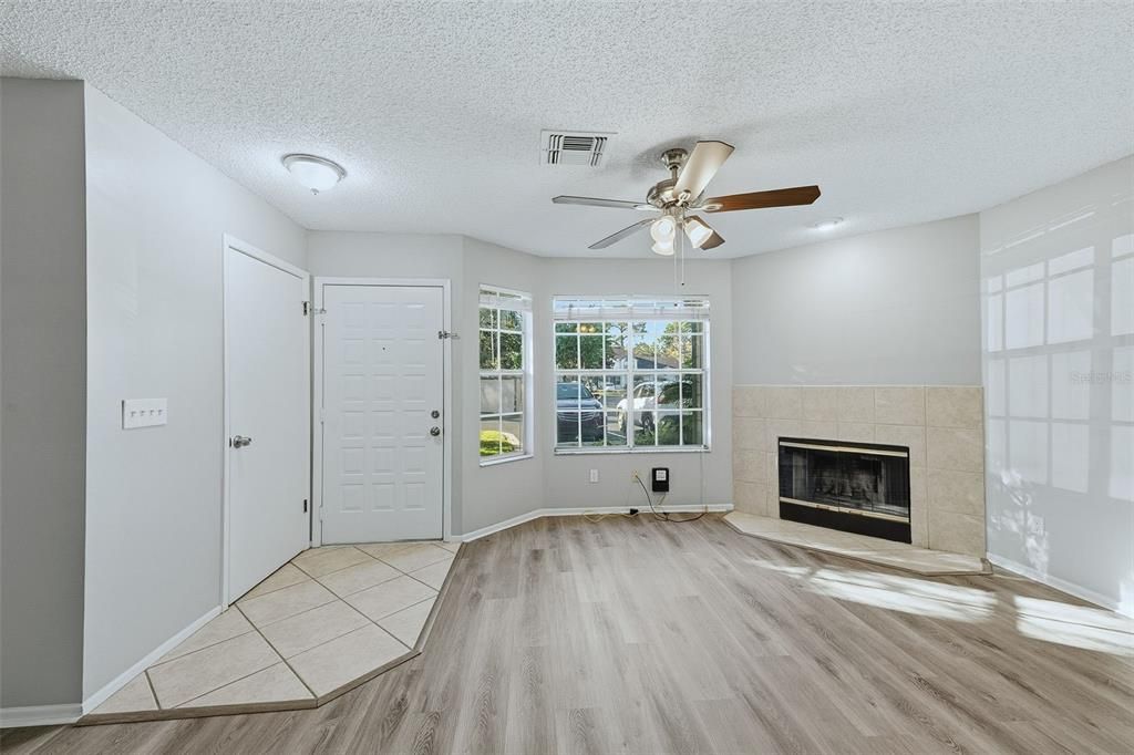 Active With Contract: $290,000 (3 beds, 2 baths, 1524 Square Feet)