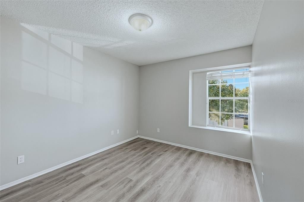 Active With Contract: $290,000 (3 beds, 2 baths, 1524 Square Feet)