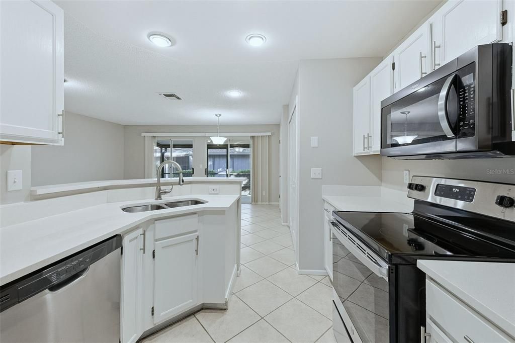 Active With Contract: $290,000 (3 beds, 2 baths, 1524 Square Feet)