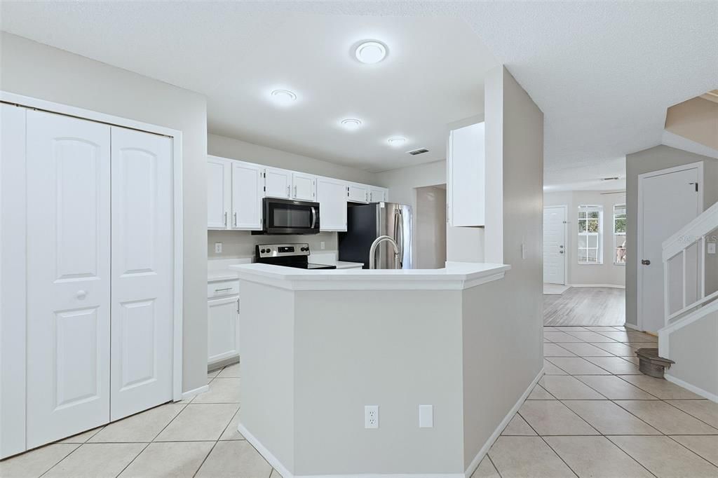 Active With Contract: $290,000 (3 beds, 2 baths, 1524 Square Feet)