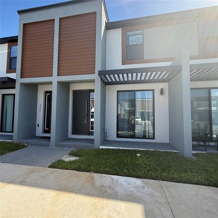 Recently Rented: $1,800 (3 beds, 3 baths, 1361 Square Feet)