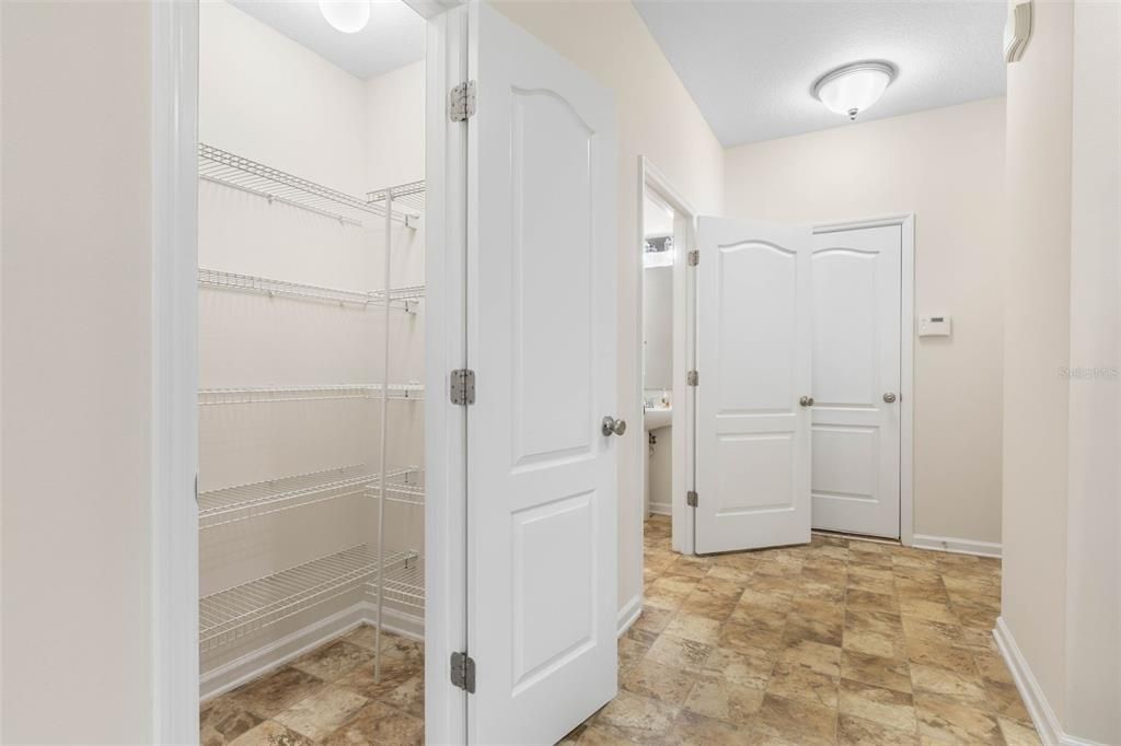 Active With Contract: $239,000 (2 beds, 2 baths, 1420 Square Feet)