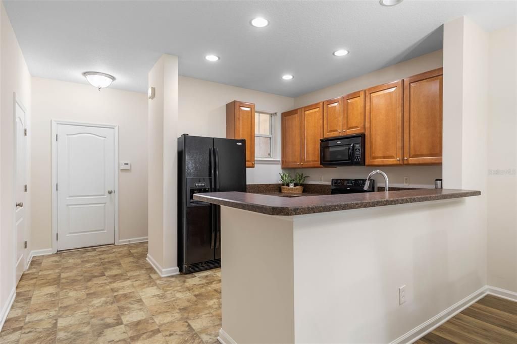 Active With Contract: $239,000 (2 beds, 2 baths, 1420 Square Feet)