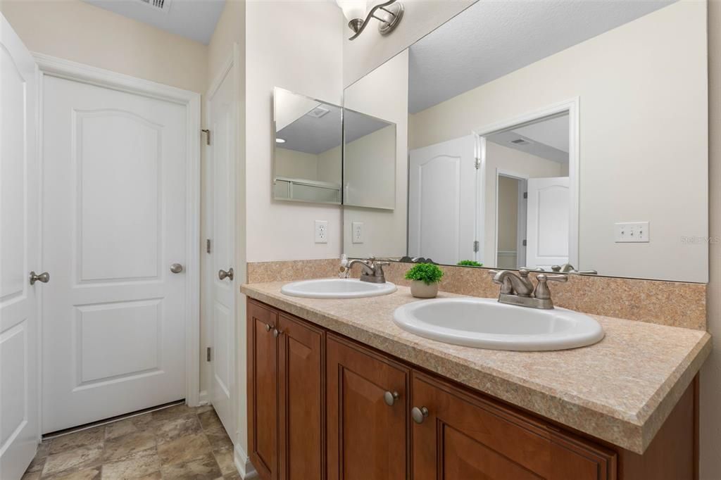 Active With Contract: $239,000 (2 beds, 2 baths, 1420 Square Feet)