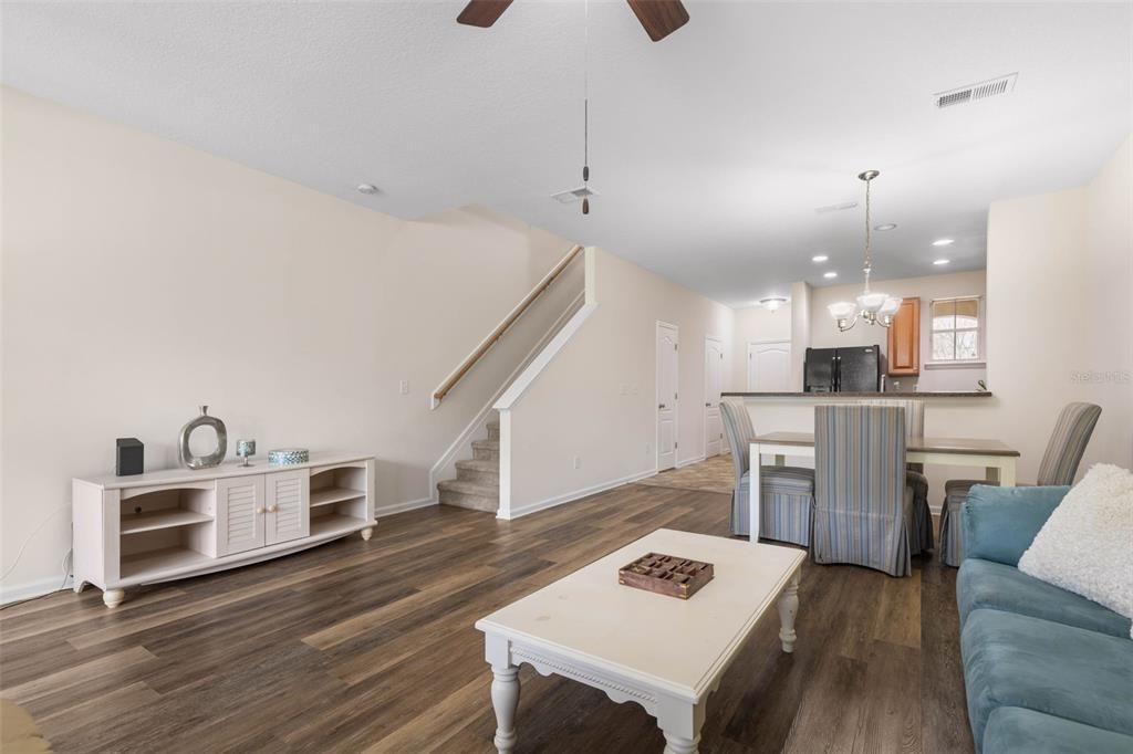 Active With Contract: $239,000 (2 beds, 2 baths, 1420 Square Feet)