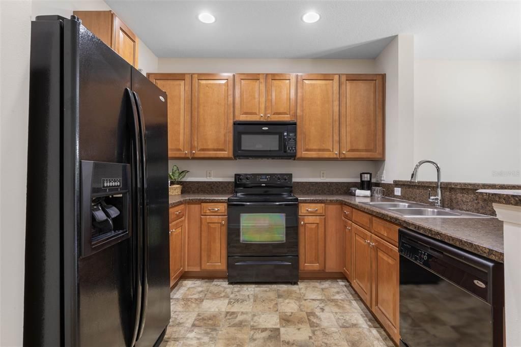 Active With Contract: $239,000 (2 beds, 2 baths, 1420 Square Feet)