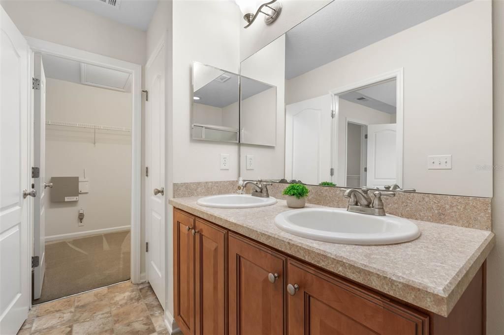 Active With Contract: $239,000 (2 beds, 2 baths, 1420 Square Feet)