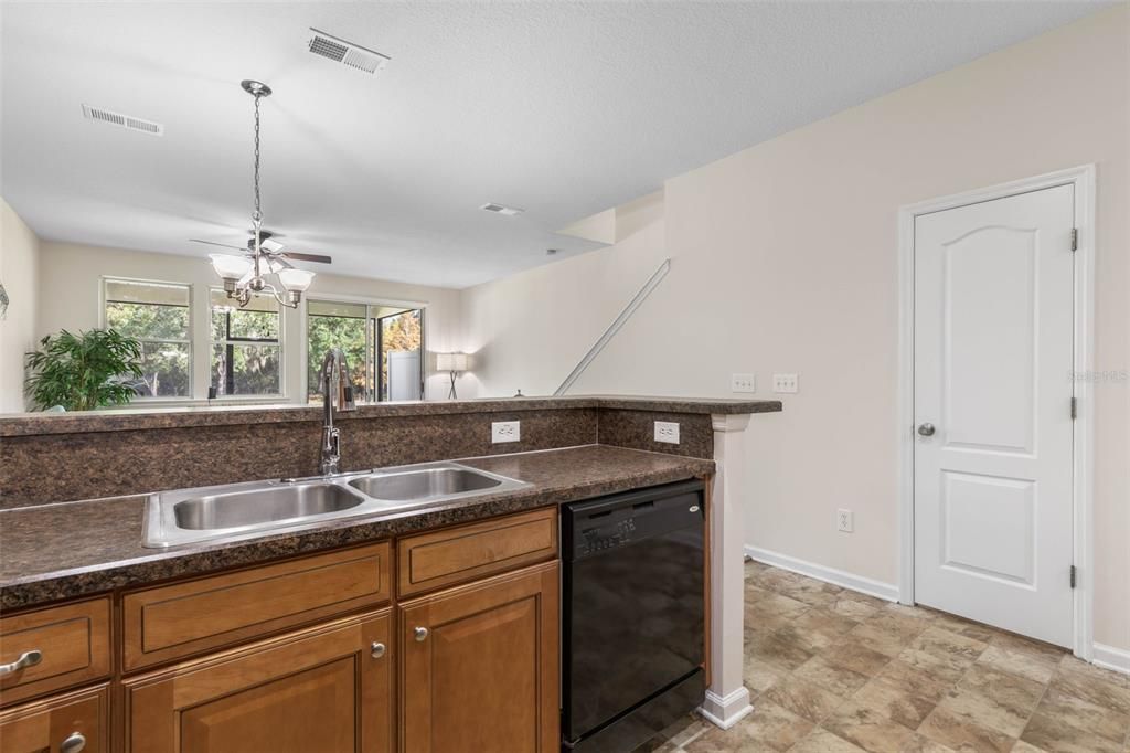 Active With Contract: $239,000 (2 beds, 2 baths, 1420 Square Feet)