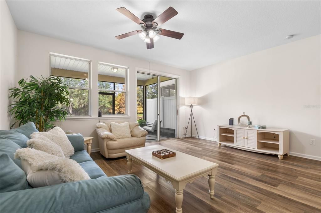 Active With Contract: $239,000 (2 beds, 2 baths, 1420 Square Feet)