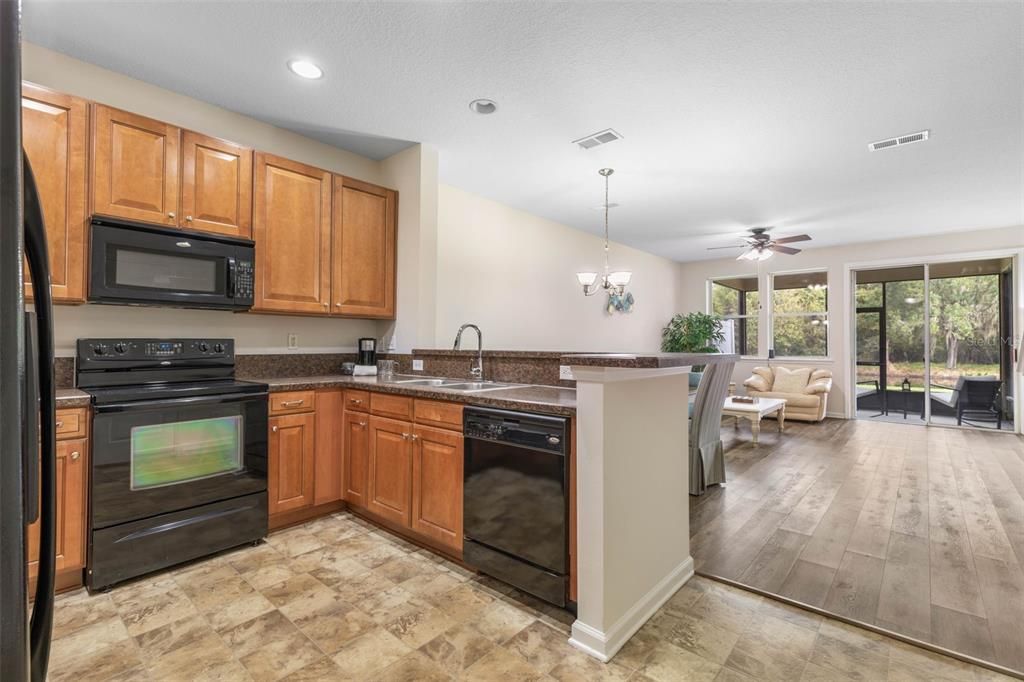 Active With Contract: $239,000 (2 beds, 2 baths, 1420 Square Feet)