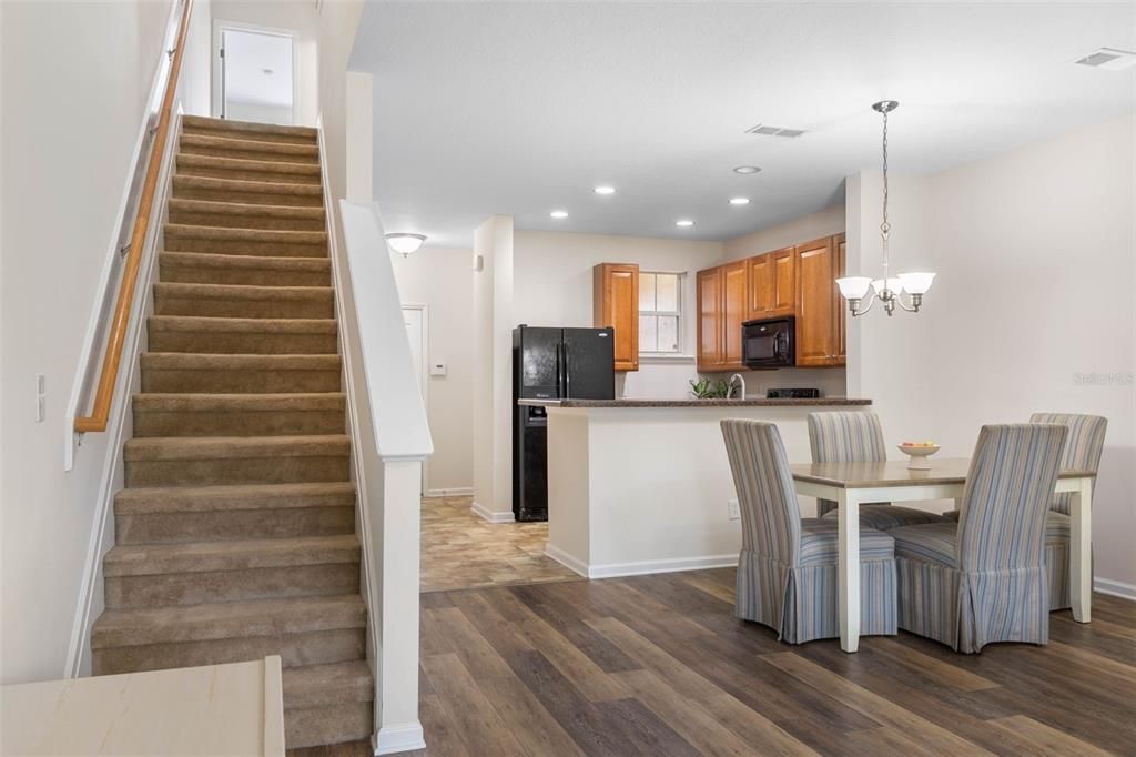 Active With Contract: $239,000 (2 beds, 2 baths, 1420 Square Feet)