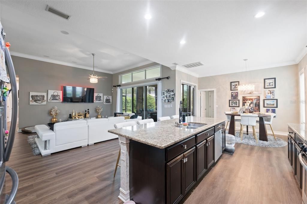 En Venta: $944,999 (6 camas, 4 baños, 3640 Pies cuadrados)