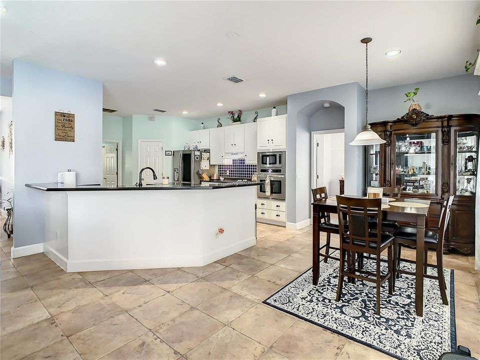 待售: $565,000 (5 贝兹, 3 浴室, 3560 平方英尺)