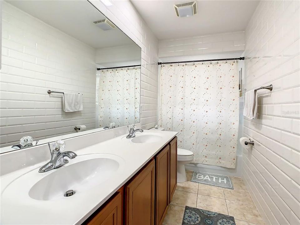 待售: $565,000 (5 贝兹, 3 浴室, 3560 平方英尺)