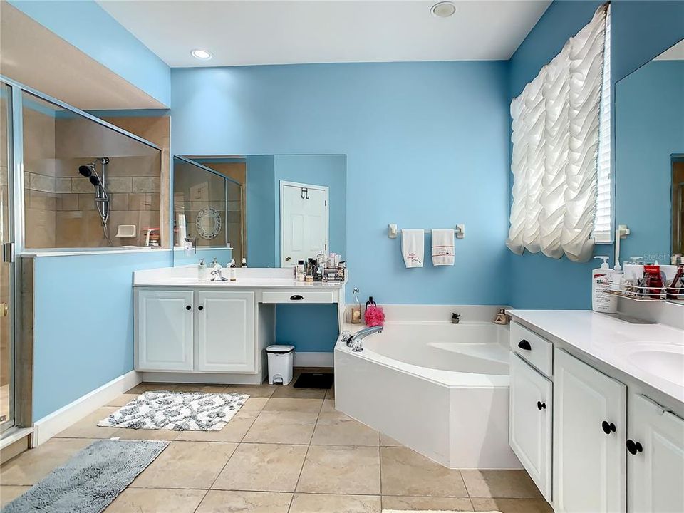 待售: $565,000 (5 贝兹, 3 浴室, 3560 平方英尺)