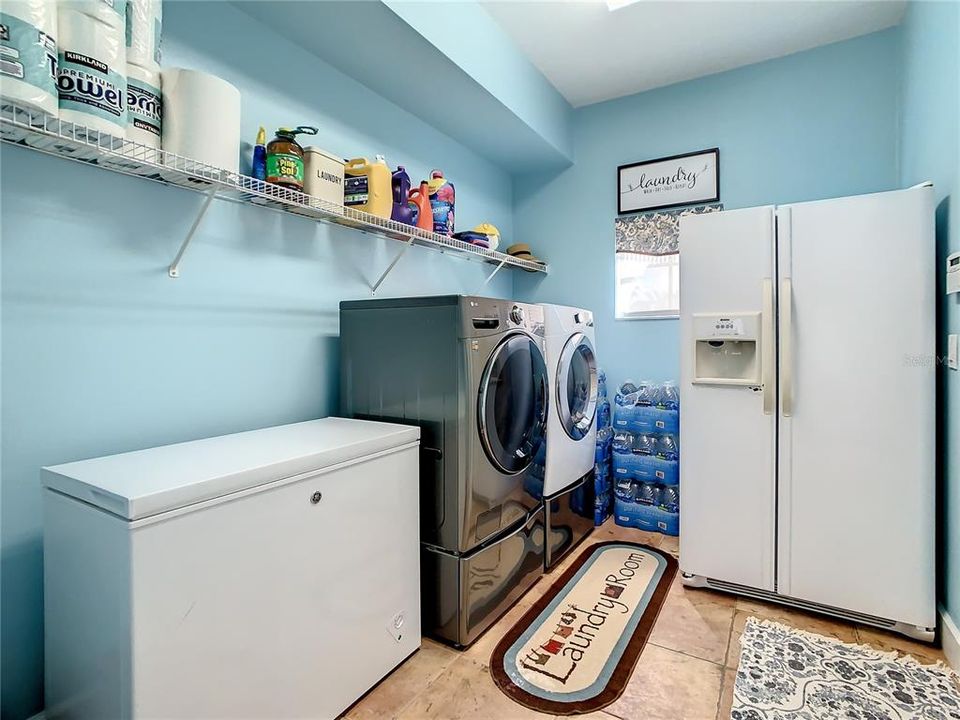 待售: $565,000 (5 贝兹, 3 浴室, 3560 平方英尺)