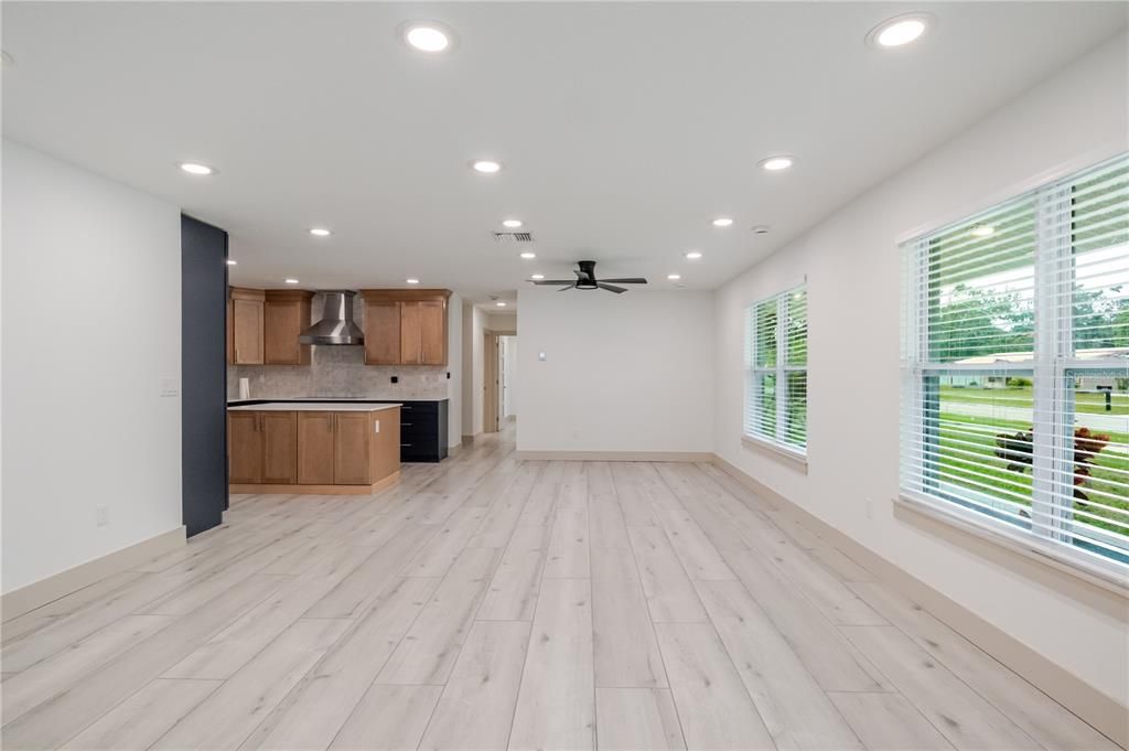 出租: $3,700 (4 贝兹, 2 浴室, 1920 平方英尺)