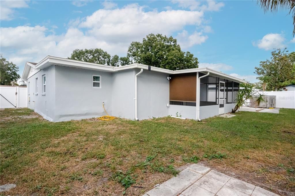 出租: $3,700 (4 贝兹, 2 浴室, 1920 平方英尺)