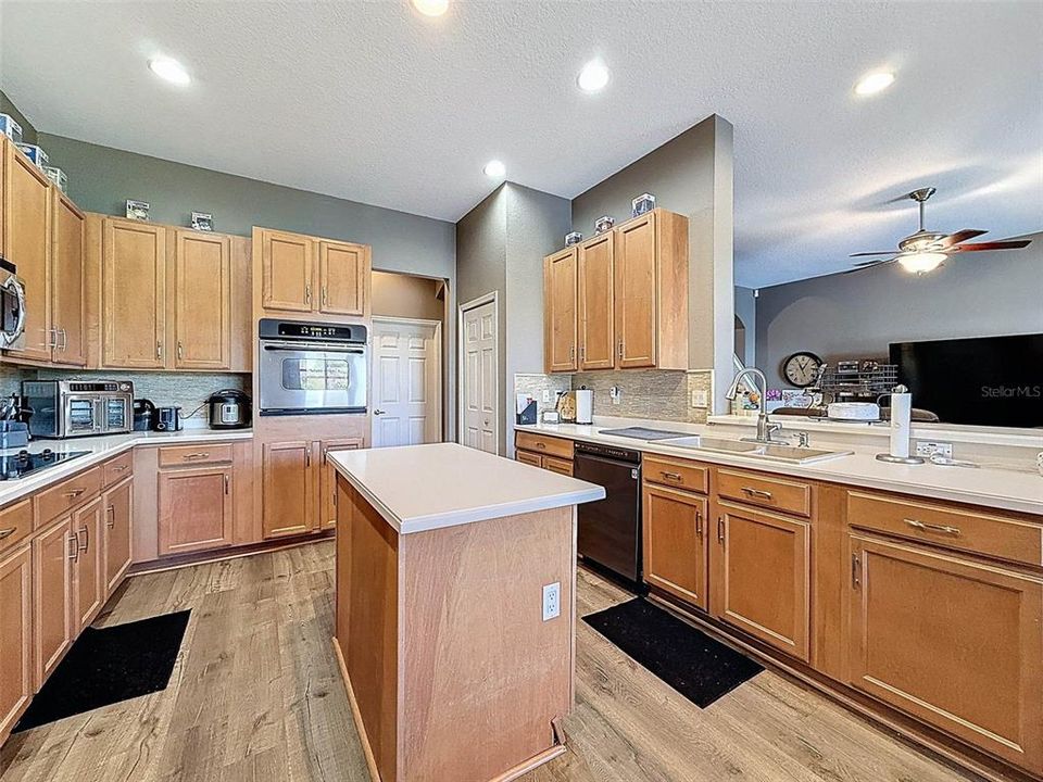 待售: $499,900 (5 贝兹, 3 浴室, 3002 平方英尺)