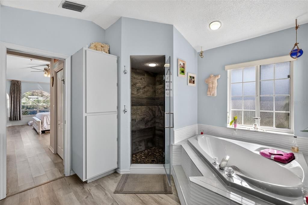 For Sale: $345,000 (3 beds, 2 baths, 1827 Square Feet)