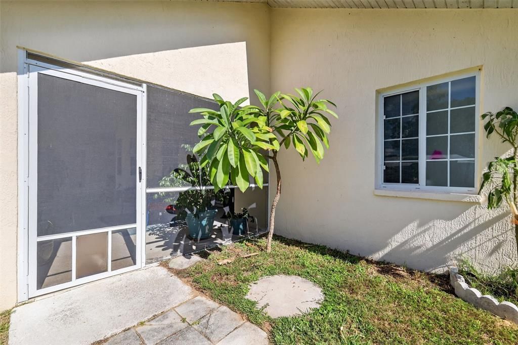 For Sale: $345,000 (3 beds, 2 baths, 1827 Square Feet)