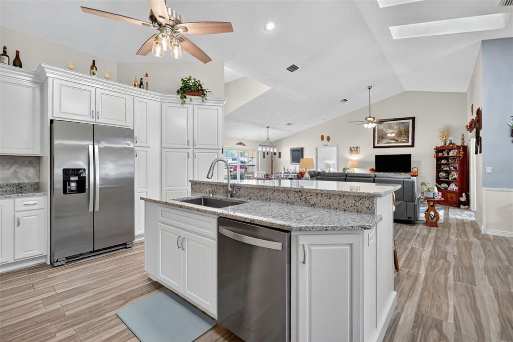 For Sale: $345,000 (3 beds, 2 baths, 1827 Square Feet)