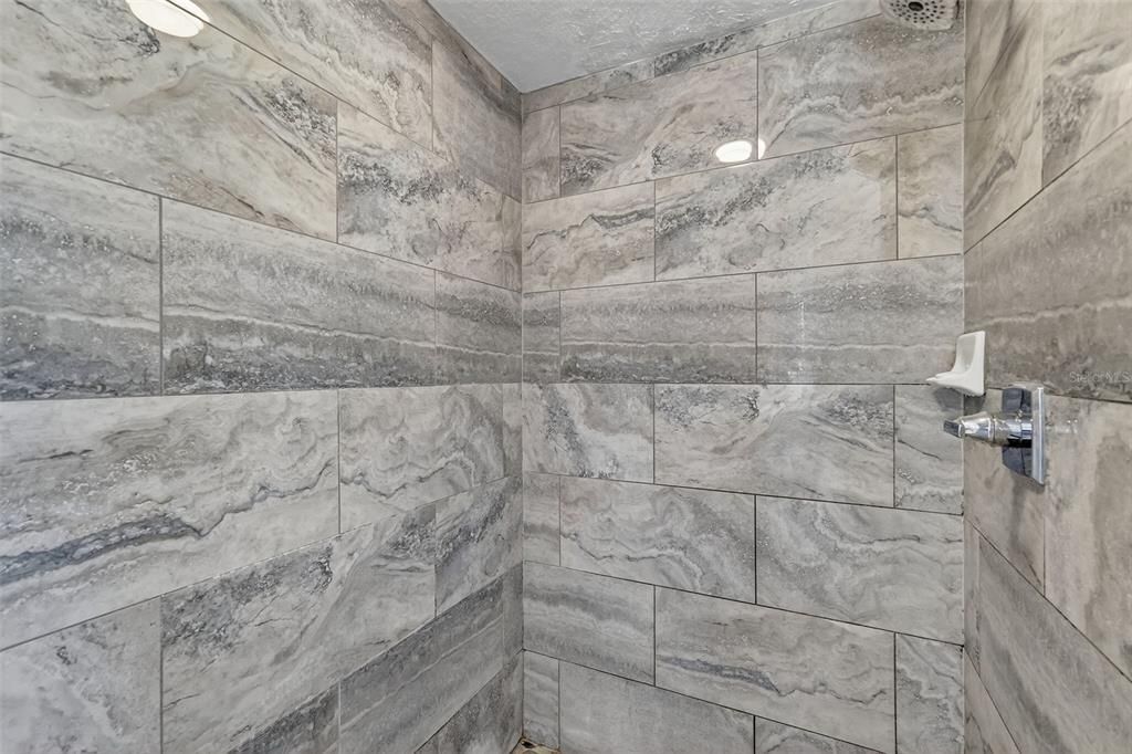 For Sale: $345,000 (3 beds, 2 baths, 1827 Square Feet)