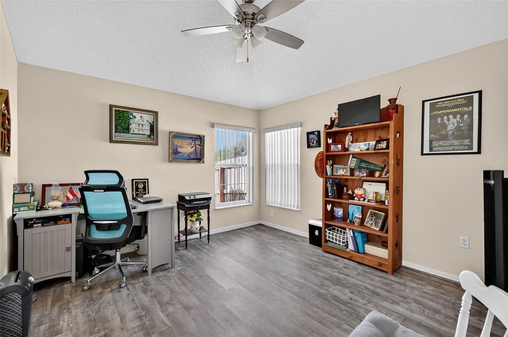 For Sale: $345,000 (3 beds, 2 baths, 1827 Square Feet)