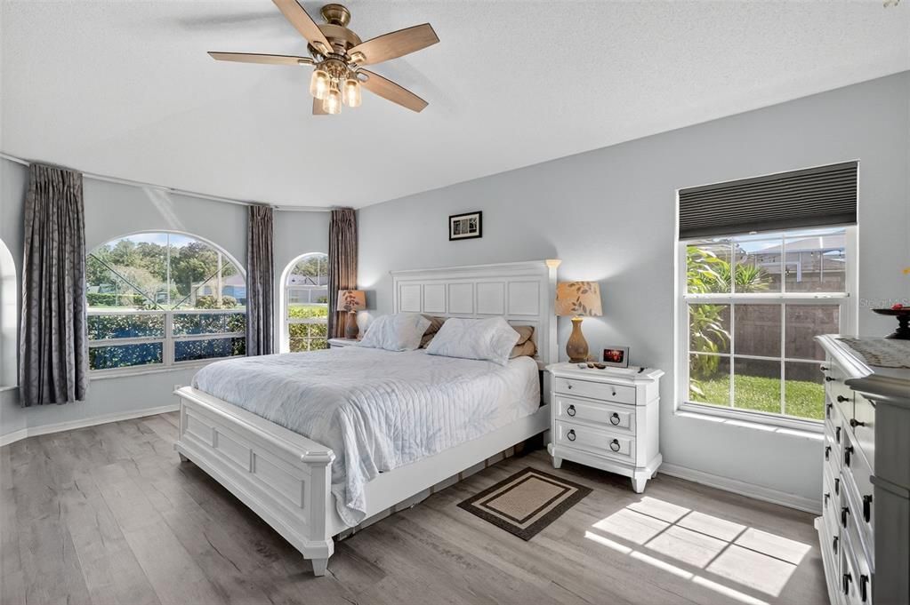 For Sale: $345,000 (3 beds, 2 baths, 1827 Square Feet)