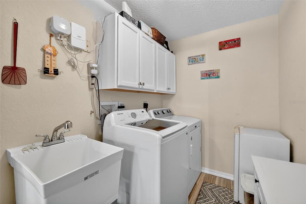 For Sale: $345,000 (3 beds, 2 baths, 1827 Square Feet)