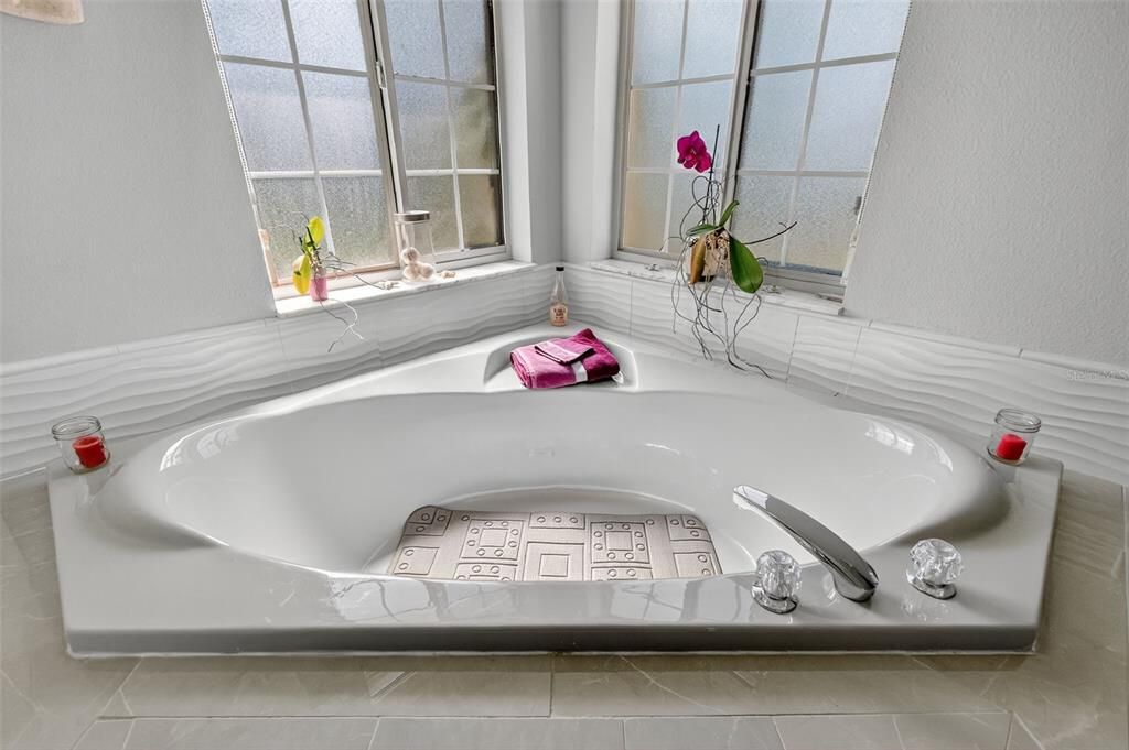 For Sale: $345,000 (3 beds, 2 baths, 1827 Square Feet)