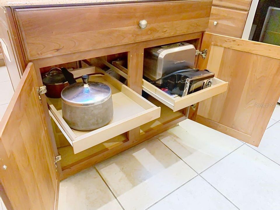 Active With Contract: $339,000 (2 beds, 2 baths, 1712 Square Feet)