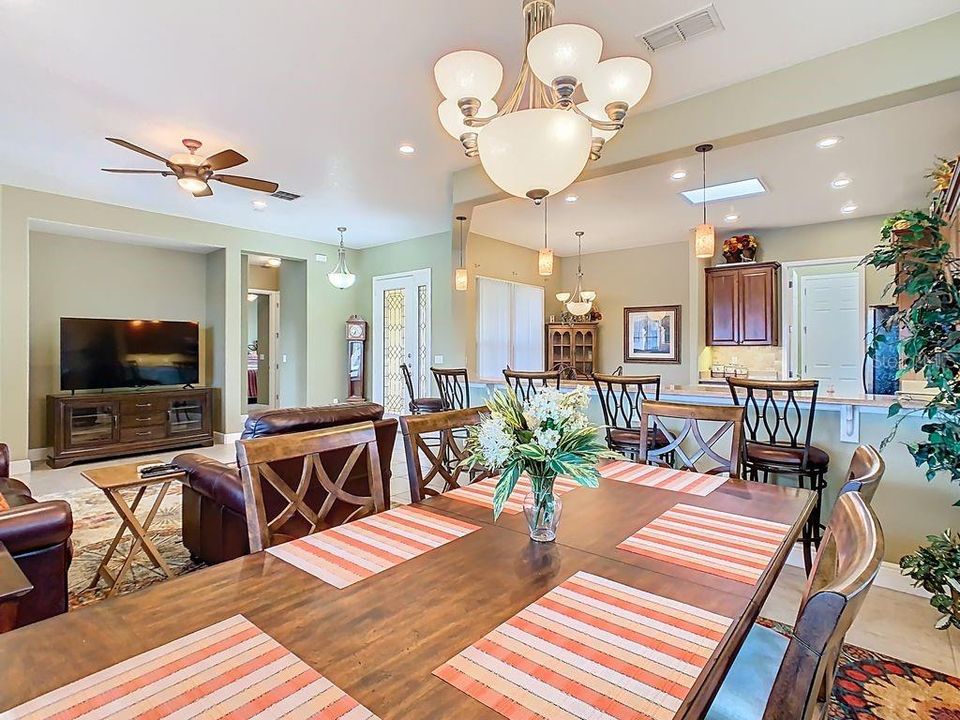 Active With Contract: $339,000 (2 beds, 2 baths, 1712 Square Feet)