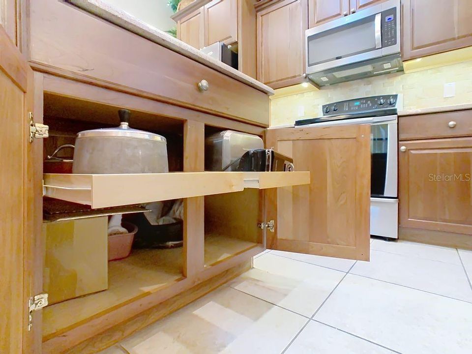 Active With Contract: $339,000 (2 beds, 2 baths, 1712 Square Feet)