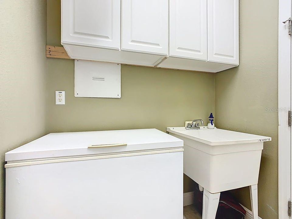 Active With Contract: $339,000 (2 beds, 2 baths, 1712 Square Feet)