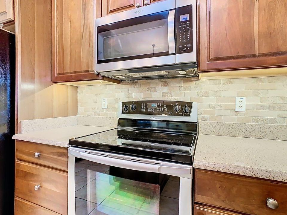 Active With Contract: $339,000 (2 beds, 2 baths, 1712 Square Feet)