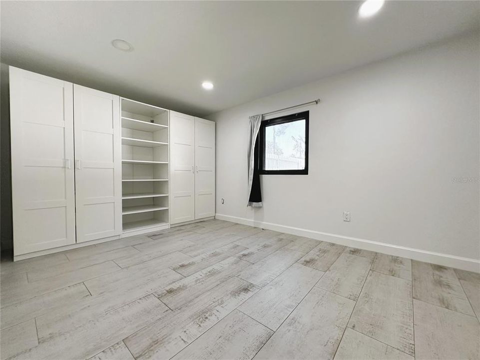 For Sale: $349,000 (2 beds, 1 baths, 686 Square Feet)