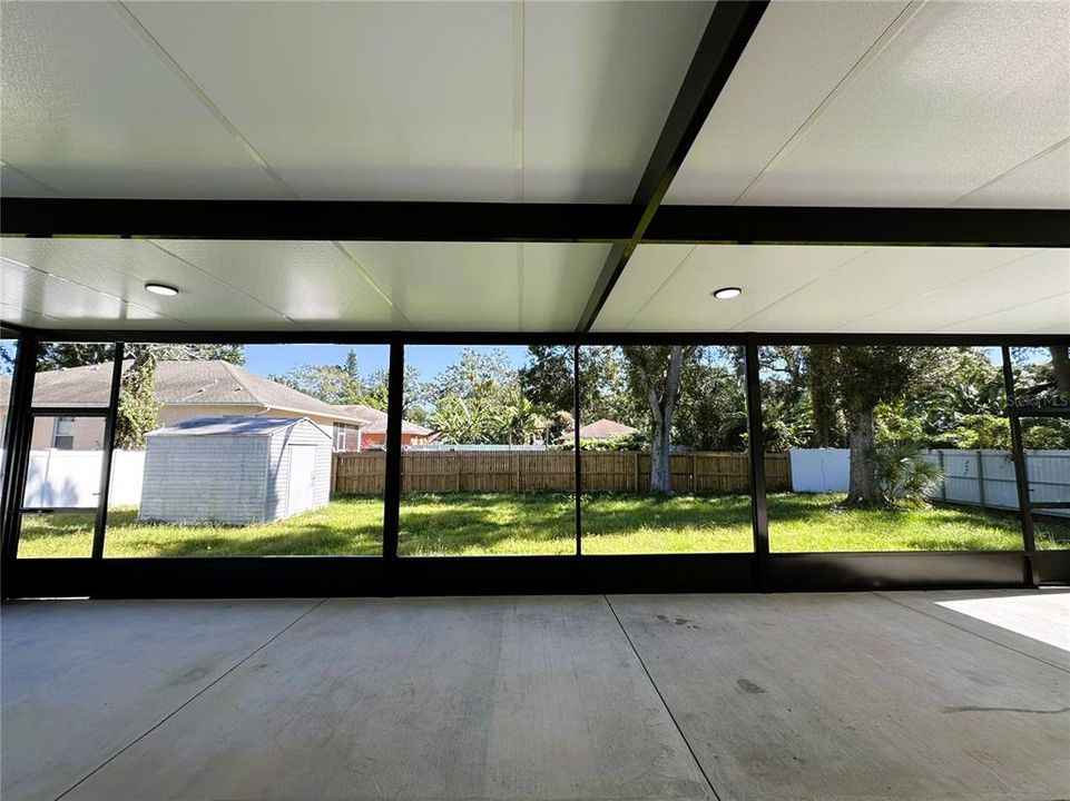 For Sale: $349,000 (2 beds, 1 baths, 686 Square Feet)