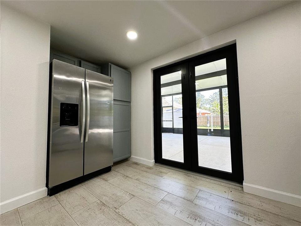 For Sale: $349,000 (2 beds, 1 baths, 686 Square Feet)