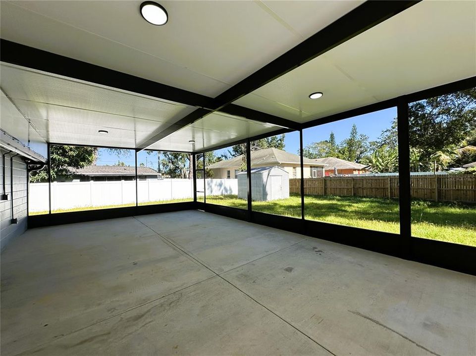 For Sale: $349,000 (2 beds, 1 baths, 686 Square Feet)