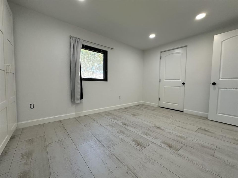 For Sale: $349,000 (2 beds, 1 baths, 686 Square Feet)