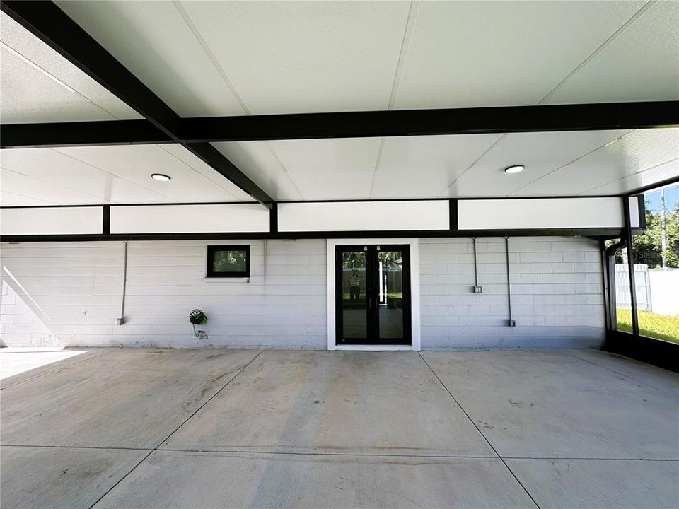 For Sale: $349,000 (2 beds, 1 baths, 686 Square Feet)