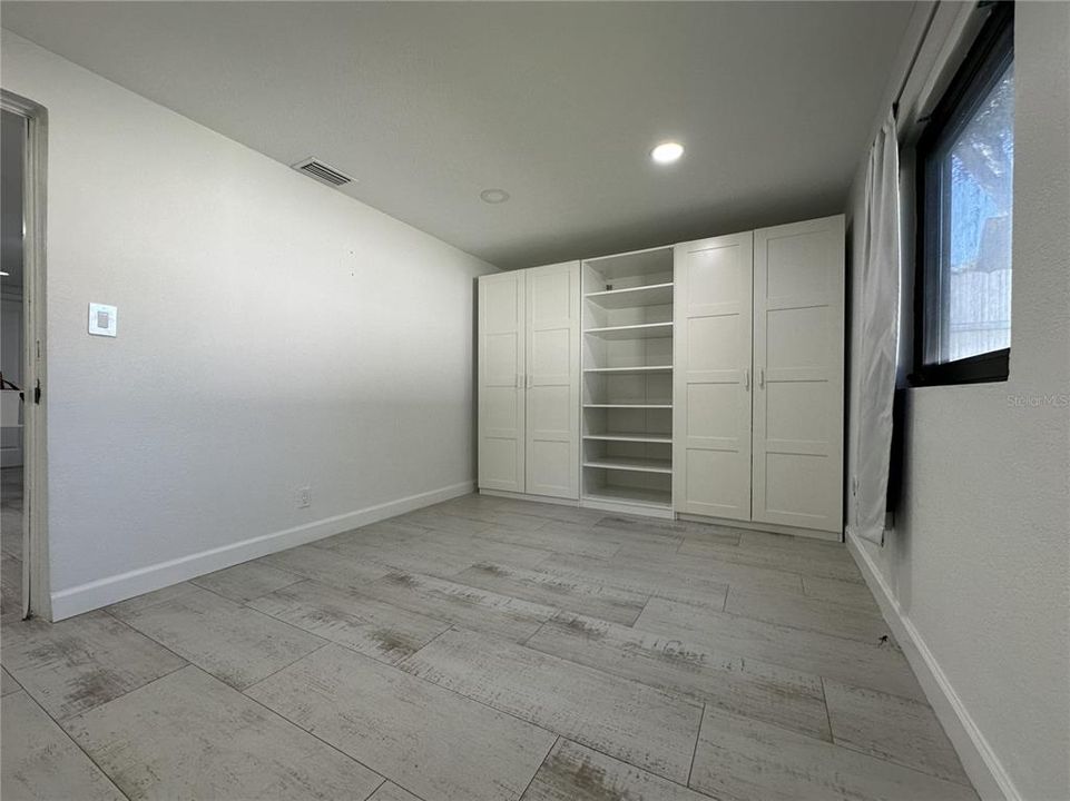 For Sale: $349,000 (2 beds, 1 baths, 686 Square Feet)