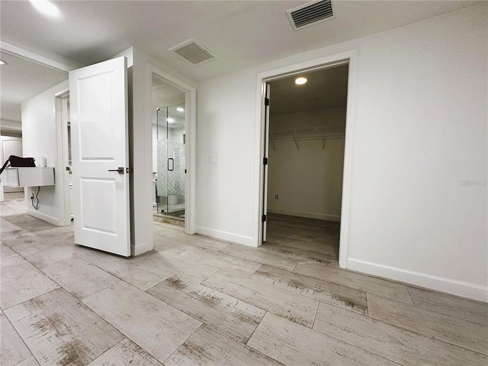 For Sale: $349,000 (2 beds, 1 baths, 686 Square Feet)