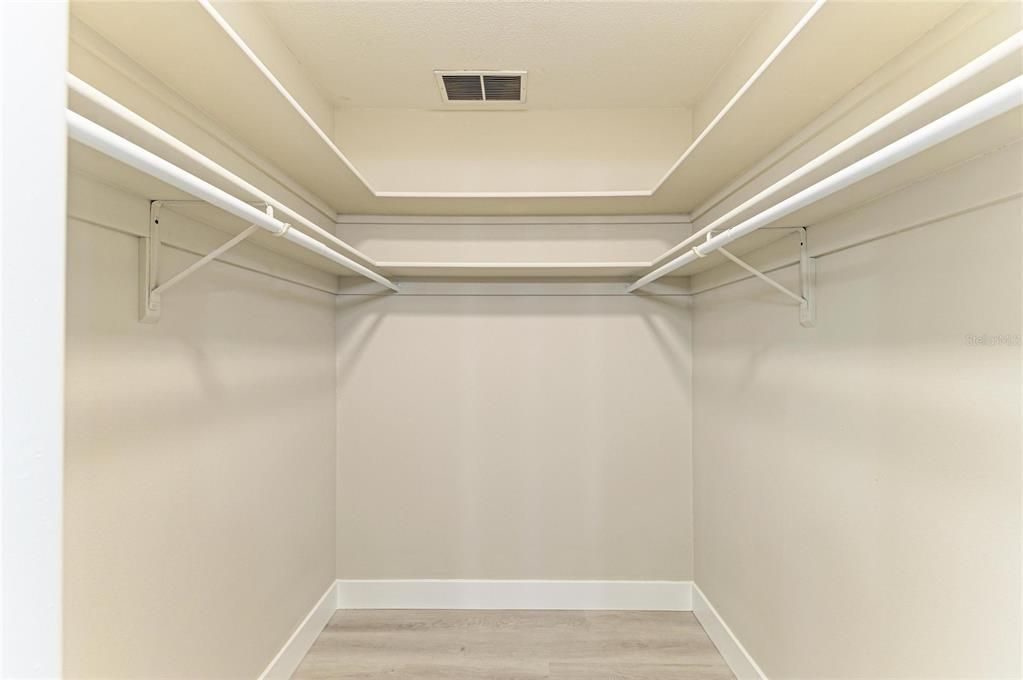 En Venta: $699,900 (3 camas, 3 baños, 1904 Pies cuadrados)