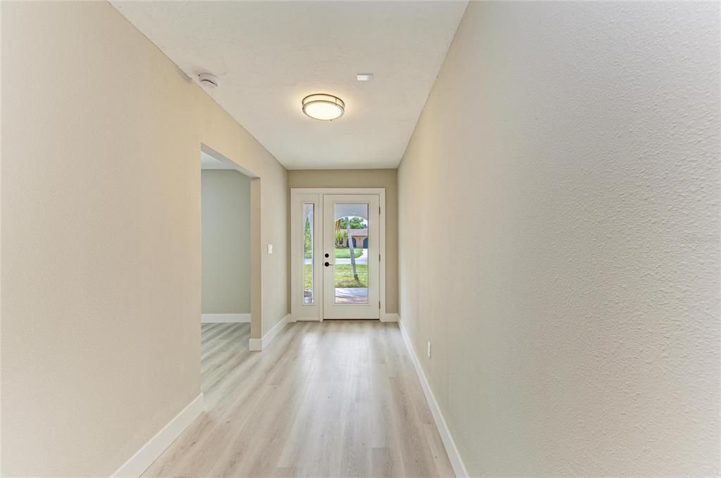 En Venta: $699,900 (3 camas, 3 baños, 1904 Pies cuadrados)