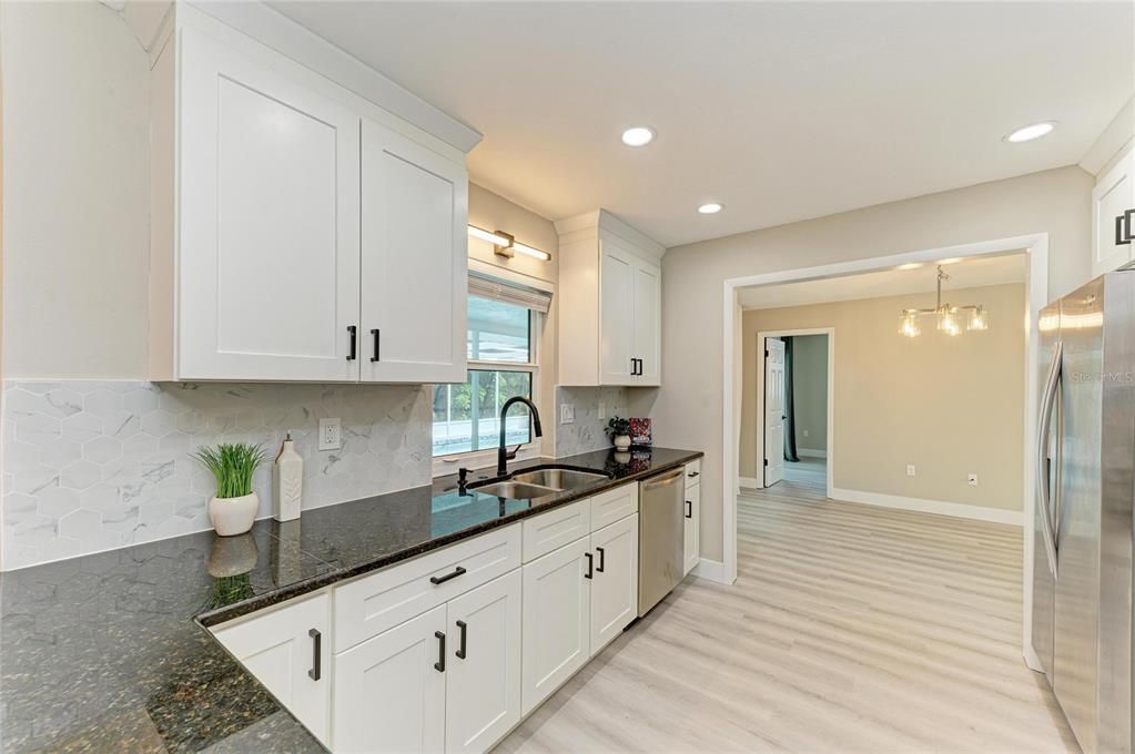 En Venta: $699,900 (3 camas, 3 baños, 1904 Pies cuadrados)