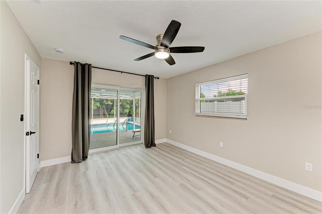 En Venta: $699,900 (3 camas, 3 baños, 1904 Pies cuadrados)